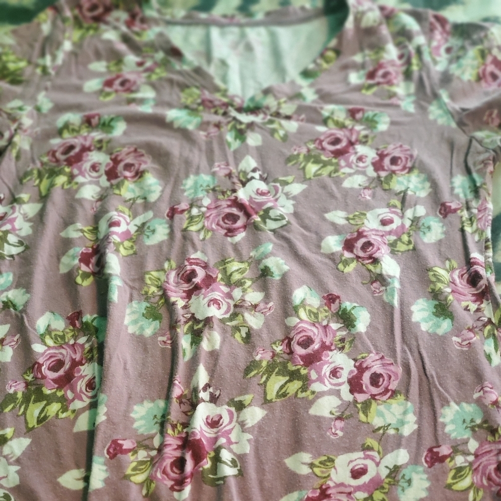 Floral VNeck ⚡⚡⚡